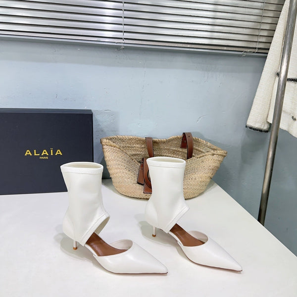 Alaia's new fall/winter ankle boots white sheepskin 388515
