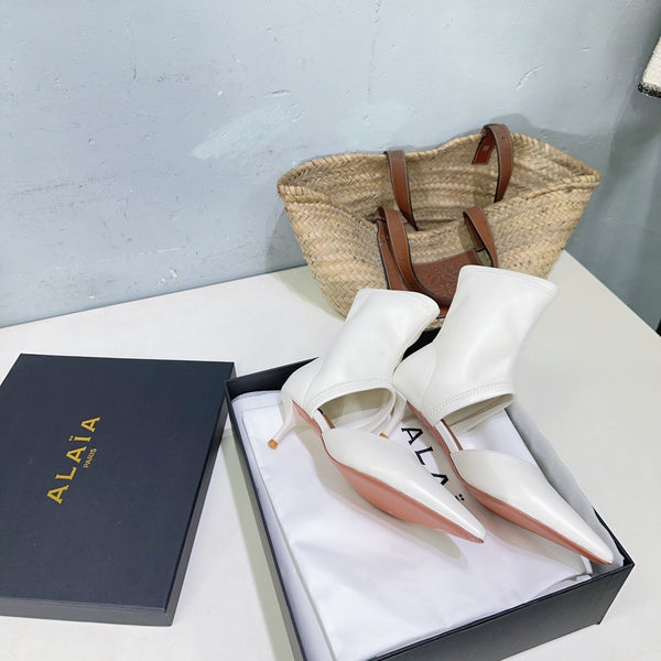 Alaia's new fall/winter ankle boots white sheepskin 388515