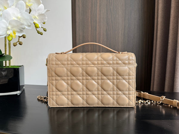 MISS CD 24CM BEIGE PELLE DI AGNELLO
