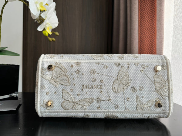 medium lady 24 white beige embroidery canvas