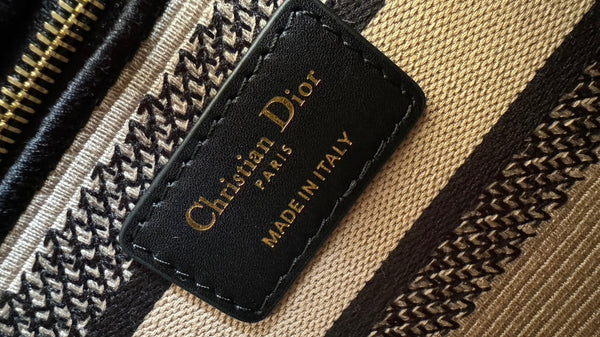 medium lady 24 black beige embroidery