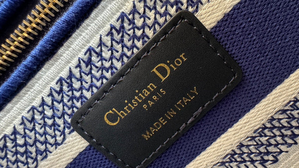 medium lady 24 blue white embroidery