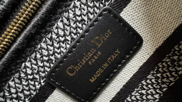 medium lady 24 black flower embroidery