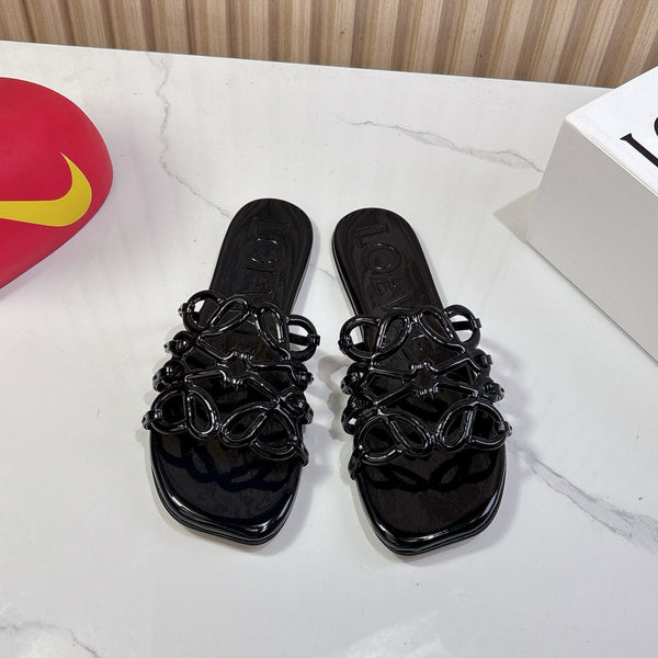 Petal Anagram Slide in Black Patent Calfskin 273744