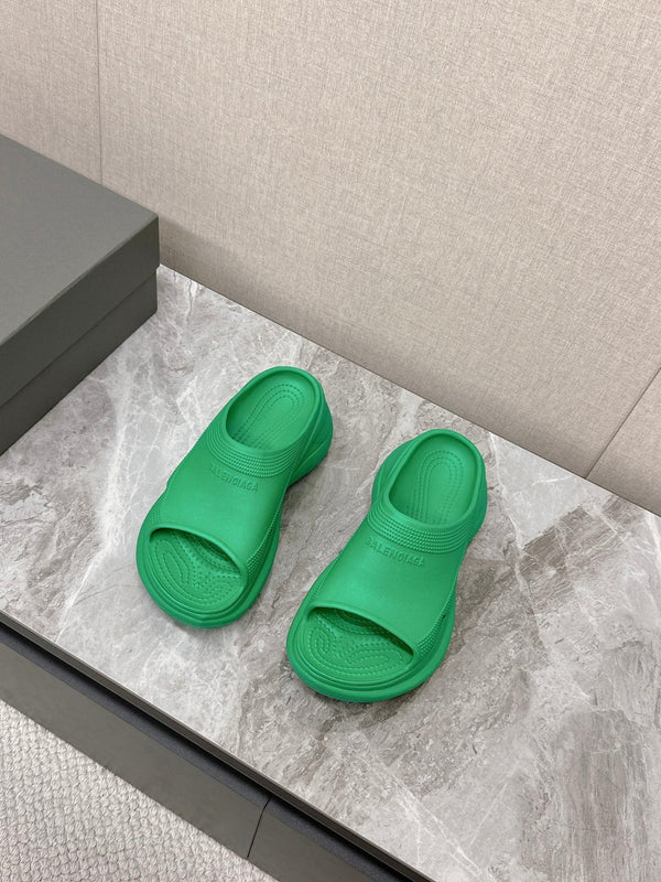 POOL CROCS SLIDE SANDAL IN GREEN RUBBER