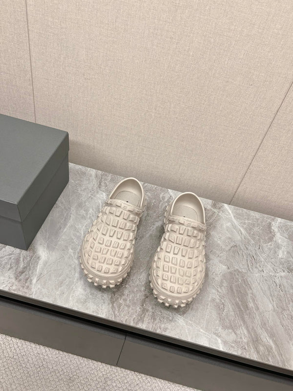 BOUNCER CLOG IN BEIGE RUBBER