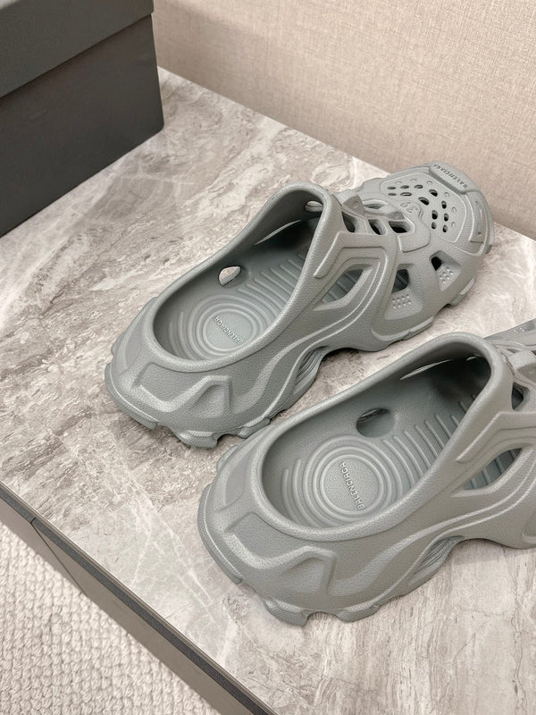 CUT-OUT MULES IN GRAY RUBBER