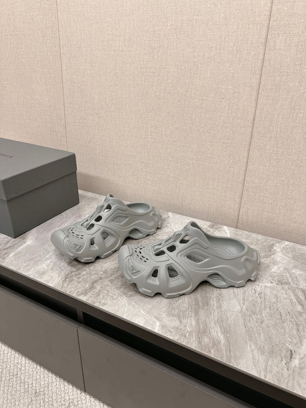 CUT-OUT MULES IN GRAY RUBBER