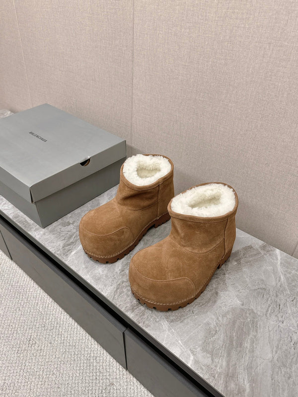 ALASKA BOOTIE IN CIDER BROWN SUEDE AND WOOL LINING