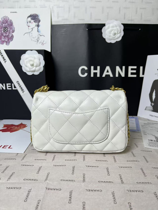 25C Mini Flap 19cm White Lambskin Gold Heart Hardware