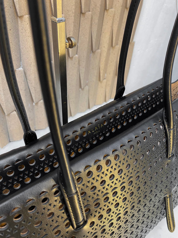 NEO MINA 32 BAG IN BLACK VIENNE CALFSKIN