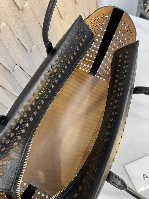 NEO MINA 32 BAG IN BLACK VIENNE CALFSKIN