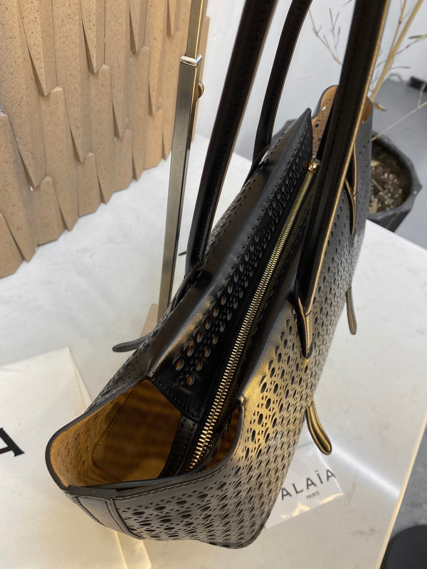 NEO MINA 32 BAG IN BLACK VIENNE CALFSKIN