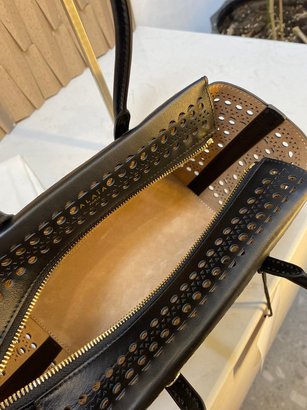 NEO MINA 20 BAG IN BLACK VIENNA CALFSKIN