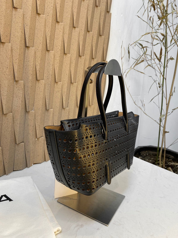 NEO MINA 20 BAG IN BLACK VIENNA CALFSKIN