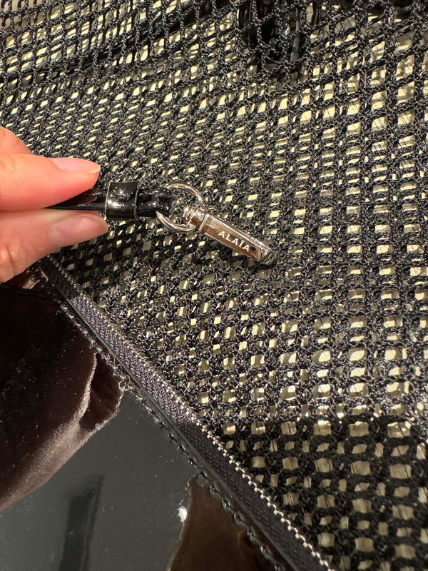 ONE PIECE MEDIUM BAG 43 IN BLACK FISHNET