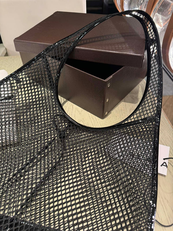 ONE PIECE MEDIUM BAG 43 IN BLACK FISHNET