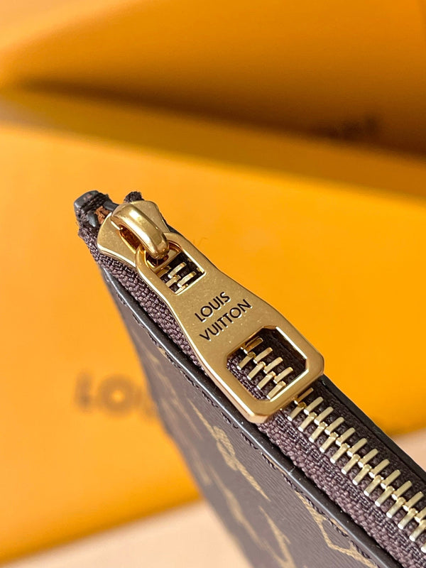 BORSA HOBO LOW KEY MM 35 IN PELLE DI VITELLO LISCIA NERA