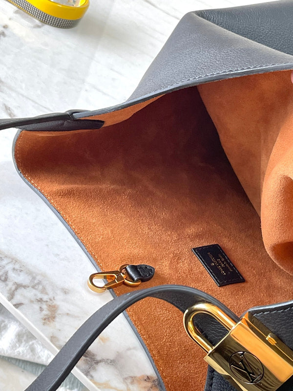 BORSA HOBO LOW KEY MM 35 IN PELLE DI VITELLO LISCIA NERA