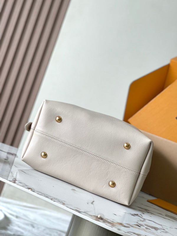 BORSA HOBO LOW KEY MM 35 IN PELLE DI VITELLO LISCIA BEIGE AVORIO