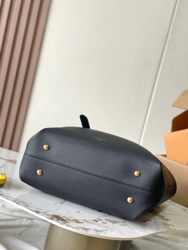 LOW KEY CABAS 47 IN PELLE DI VITELLO MARTELLATA NERA CON FIBBIA ORO