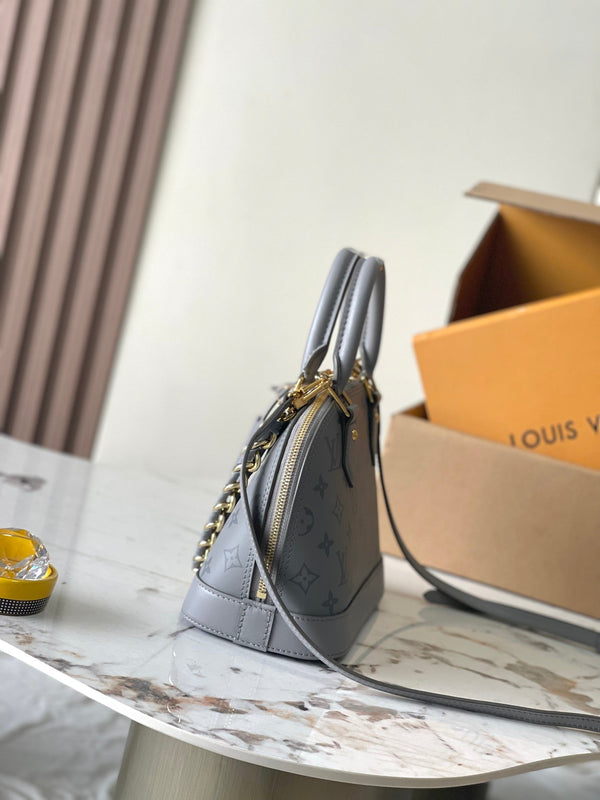 ALMA BB 23 IN PELLE DI VITELLO CON MONOGRAMMA TRIANON E FERRAMENTA ORO