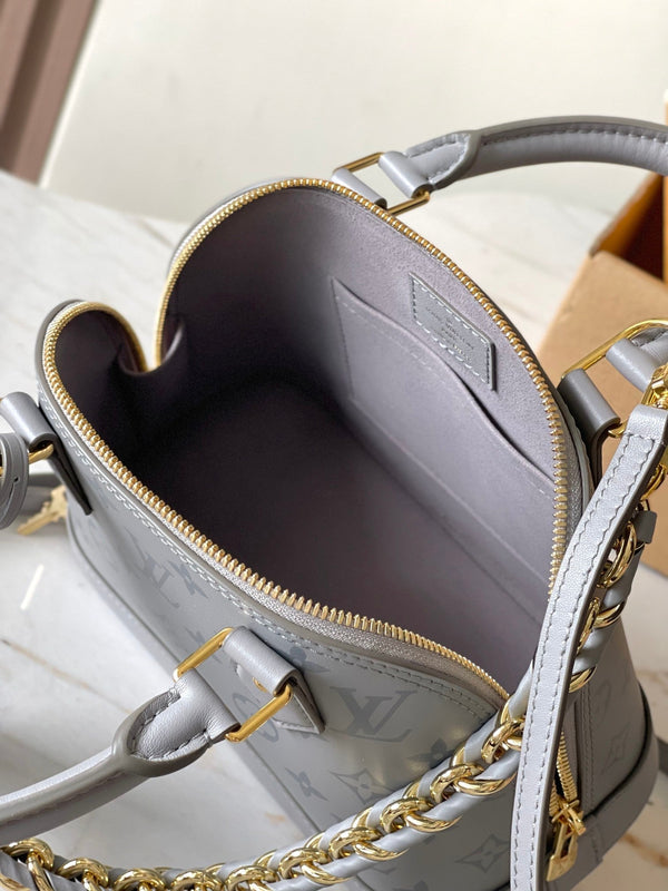 ALMA BB 23 IN PELLE DI VITELLO CON MONOGRAMMA TRIANON E FERRAMENTA ORO