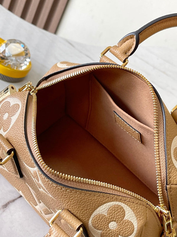 SPEEDY BANDOULIÈRE 20 IN PELLE EMPREINTE MONOGRAM TÈ AL LATTE