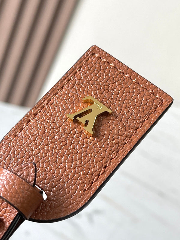 BORSA A TRACOLLA PM 29 IN PELLE COGNAC CON MONOGRAMMA STAMPATO E LOGO ORO