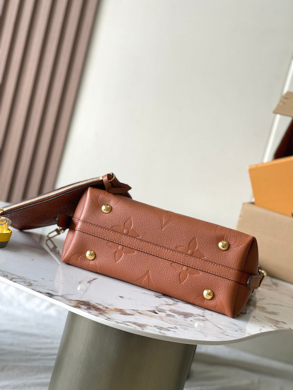 BORSA A TRACOLLA PM 29 IN PELLE COGNAC CON MONOGRAMMA STAMPATO E LOGO ORO