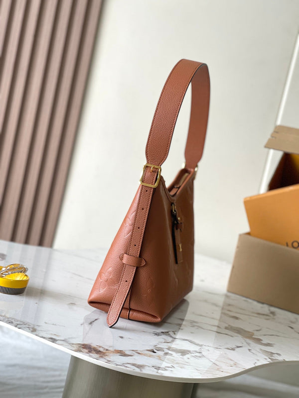 BORSA A TRACOLLA PM 29 IN PELLE COGNAC CON MONOGRAMMA STAMPATO E LOGO ORO