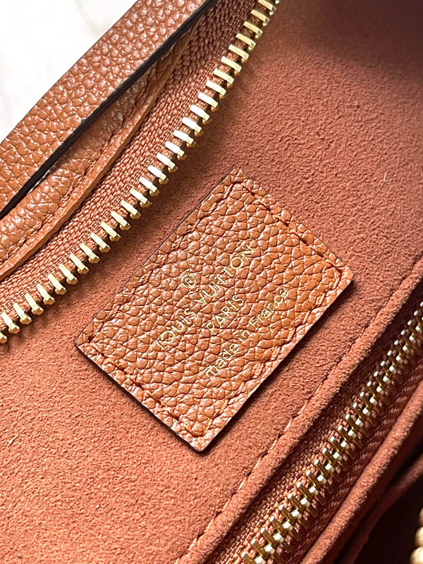 BORSA A TRACOLLA PM 29 IN PELLE COGNAC CON MONOGRAMMA STAMPATO E LOGO ORO