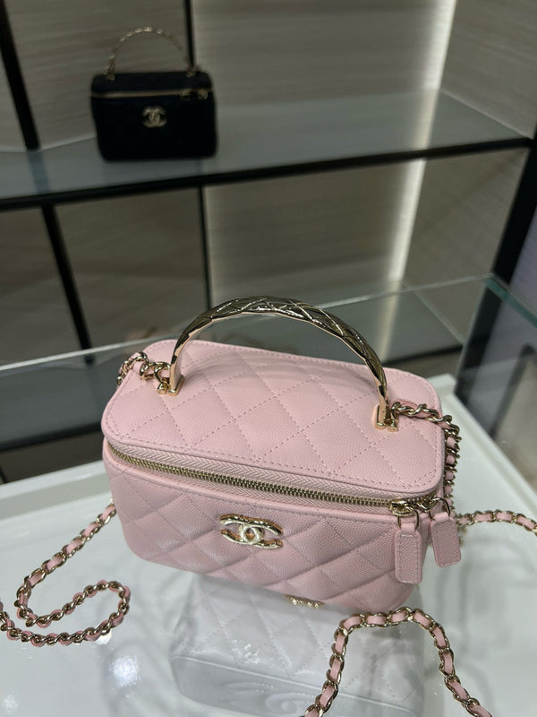 CC 25S Piccola borsa da toeletta 17 cm in pelle di vitello grana rosa con finiture in oro chiaro