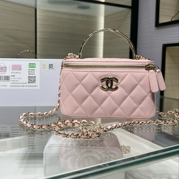 CC 25S Piccola borsa da toeletta 17 cm in pelle di vitello grana rosa con finiture in oro chiaro