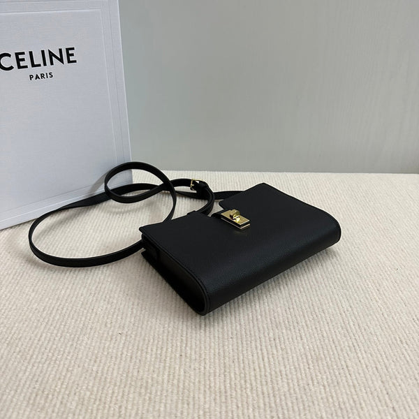 POCHETTE 16 TRACOLLA 18 IN PELLE DI VITELLO MORBIDA NERA CON FERRAMENTA ORO