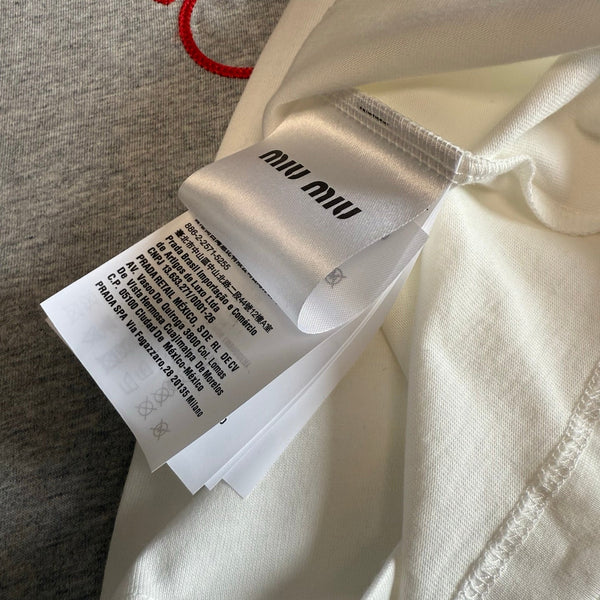 Miu SS26 T-shirt brodé à manches courtes en coton 350483