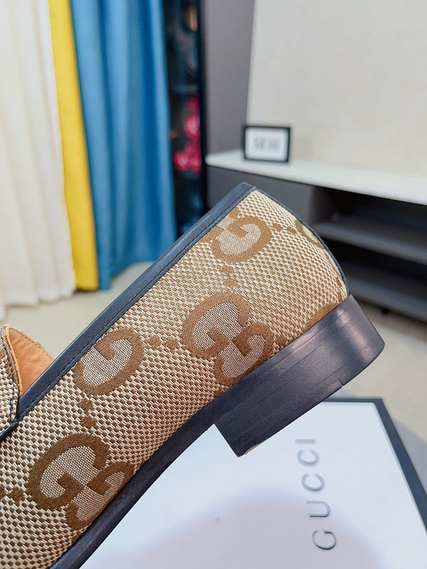 Mocassino da uomo GG con morsetto in tessuto marrone 520454