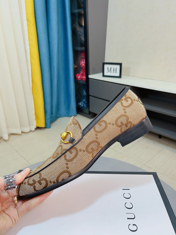 Mocassino da uomo GG con morsetto in tessuto marrone 520454