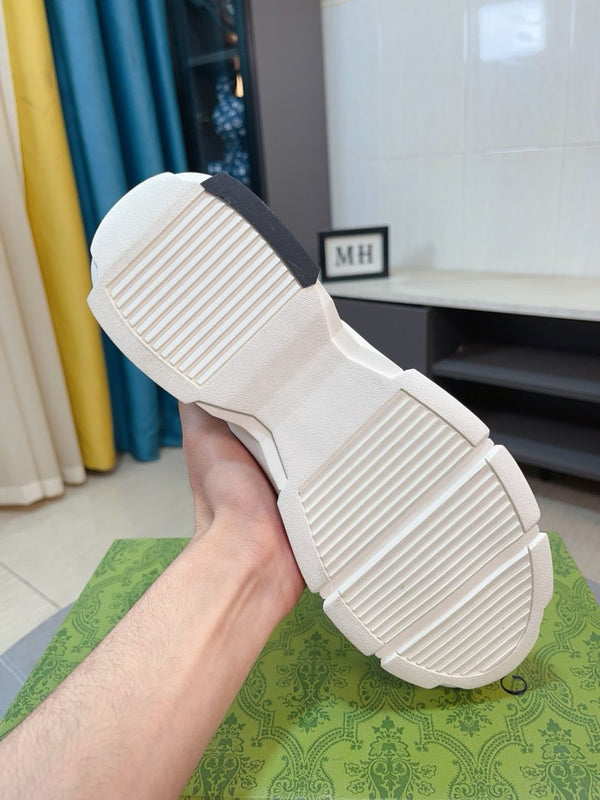 Sneaker GG ACE da uomo in pelle di vitello bianca 523318