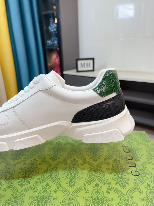 Sneaker GG ACE da uomo in pelle di vitello bianca 523318