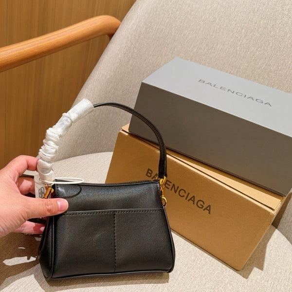 BORSA RODEO NANO CON CATENA 17 IN PELLE DI VITELLO LISCIA NERA E FERRAMENTA ORO