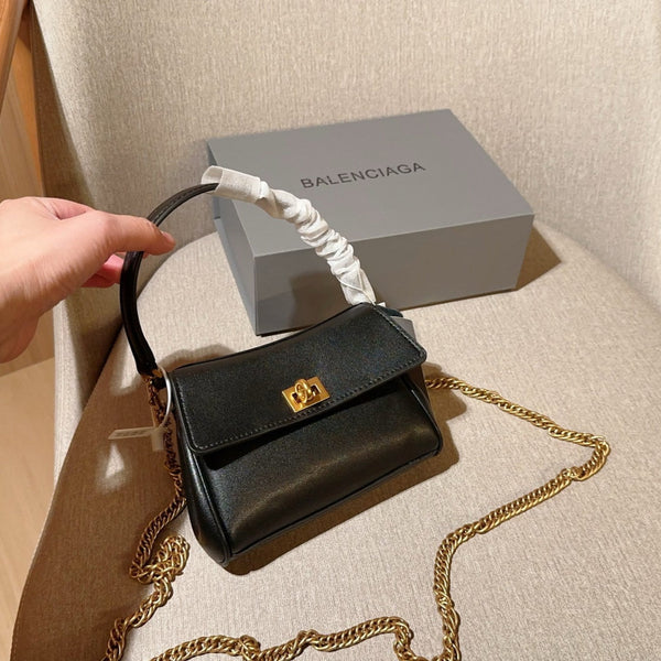 BORSA RODEO NANO CON CATENA 17 IN PELLE DI VITELLO LISCIA NERA E FERRAMENTA ORO