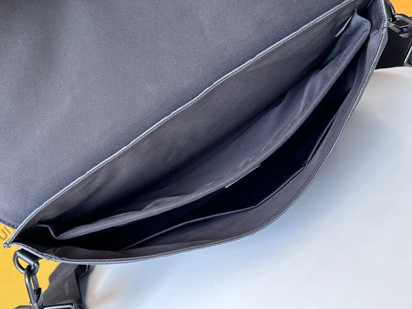 LV S-Lock Briefcase 39cm Black Taurillon Monogram leather