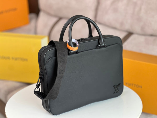 LV Pilot Briefcase 39cm Black Cowhide 257876