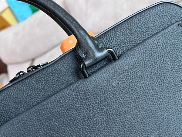 LV Pilot Briefcase 39cm Black Cowhide 257876