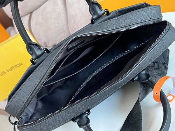 LV Pilot Briefcase 39cm Black Cowhide 257876