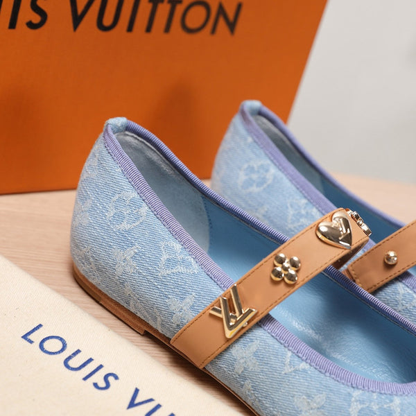 LV 25C Romy Flat Blue Pastel Monogram Denim Fabric con logo dorato 218310