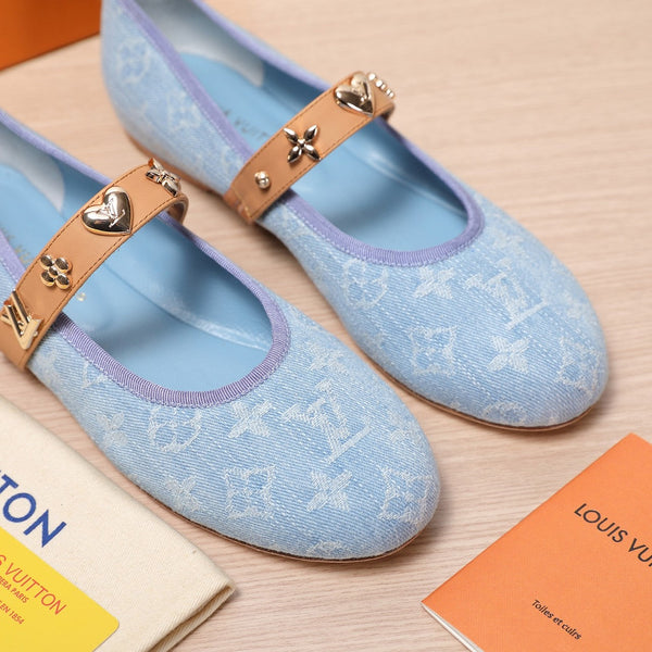 LV 25C Romy Flat Blue Pastel Monogram Denim Fabric con logo dorato 218310