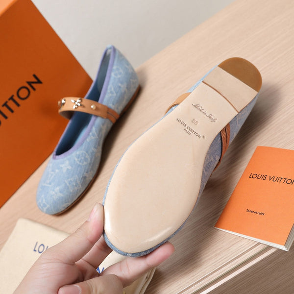 LV 25C Romy Flat Blue Pastel Monogram Denim Fabric con logo dorato 218310