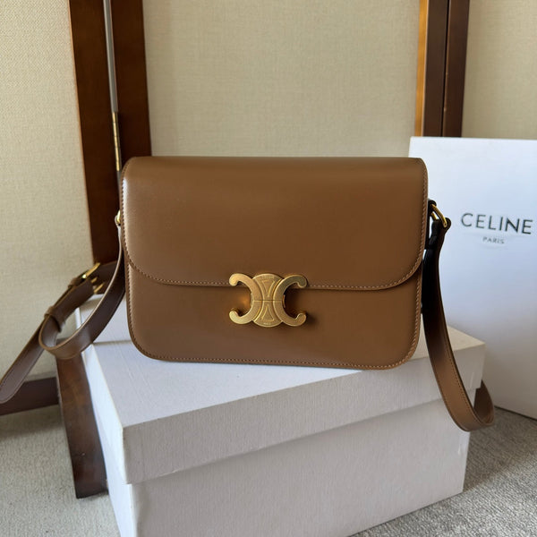 classique triomphe 22 pelle di vitello marrone scuro hardware dorato